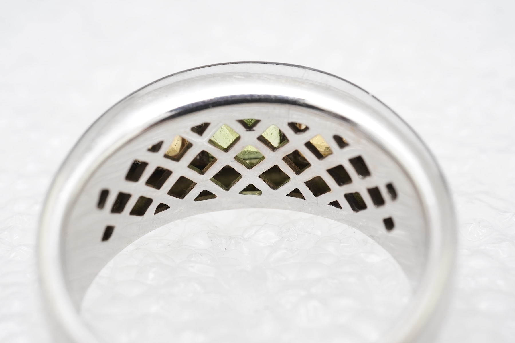 A peridot and citrine dress ring